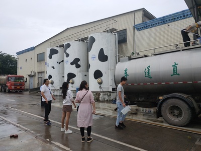 守护舌尖上的安全 西昌市开展生鲜乳抽样检查与道路运输专项治理