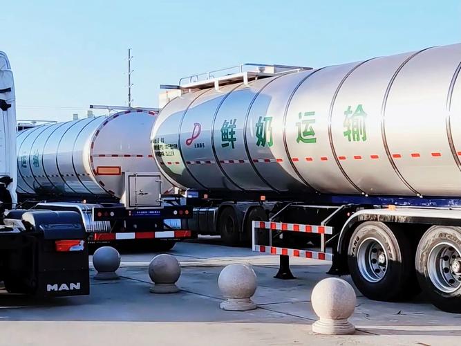 天润新东鲜奶运输车,国内三大鲜奶运输物流公司共同选择!